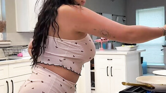 wife make brekfast for bf