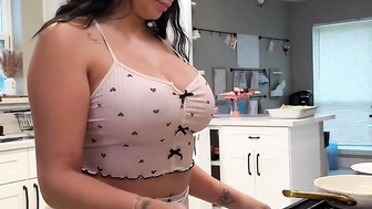 wife make brekfast for bf