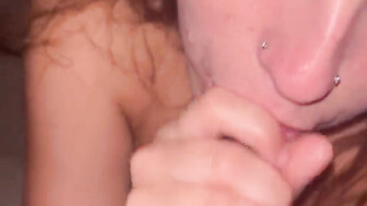 Hottie loves to suck