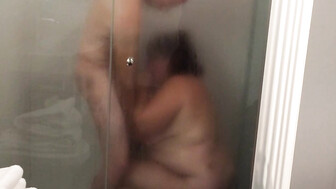 Liz busy with blowjob to luc in shower
