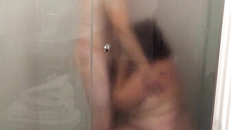 Liz busy with blowjob to luc in shower