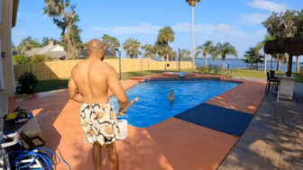 A white beauty seduced black guy who was cleaning the pool