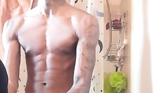 Snowbunny takes black cock