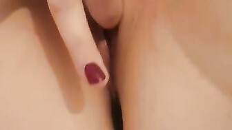 Amateur young wife records masturbation video for an online friend