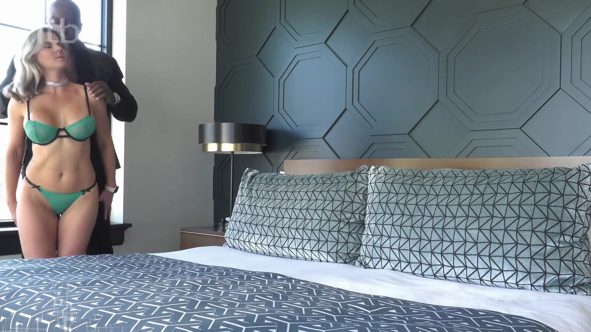 Pretty white cuckoldress gets BBC in the hotel