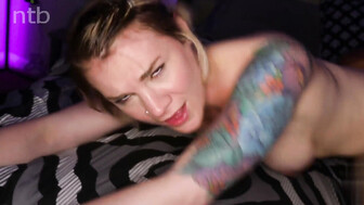 Slutty white woman invited her lover to the hotel