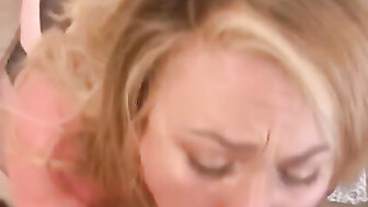 White MILF gives head