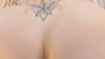 Dirty talking white MILF drains cum from younger BBC