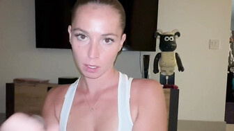 Stunning delivery babe collects her tip from bbc bull