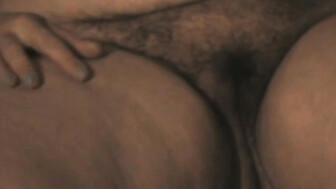 madura de grandes tetas y gran coño en la cama espera 2