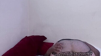 White babe loves to be on top