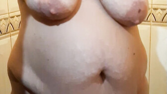 miesposa en la ducha