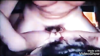 Lovagolt a faszon seggbe jó lett volna mégegy fasz neki