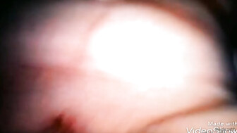 Egy 23/7cm-es játékszer a punciba közben szopik