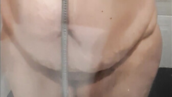 estaes mi esposa rreal lagrabo en la ducha la kieres ver