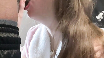 Sexy snowbunny eater and she take cock