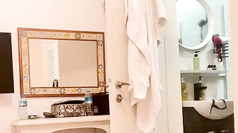 Turkish slutgirl in Shower