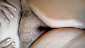 megusta grabarla desnuda en la cama