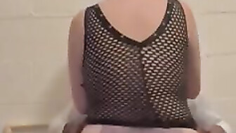 Hot MILF with big ass gets fucked on and creampied as she rides on BBC