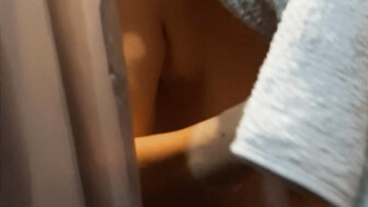 grabo a mi esposa en la ducha keteparesen sus tetonas