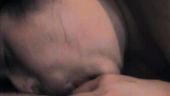 miesposa resibe semen en la  boca y cara