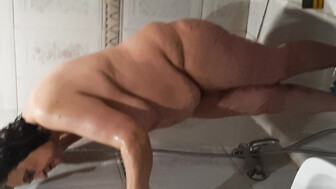 megusta kelavean desnuda en la ducha2