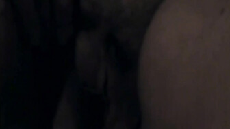 esposa abre su coño y dejaver su gran raja