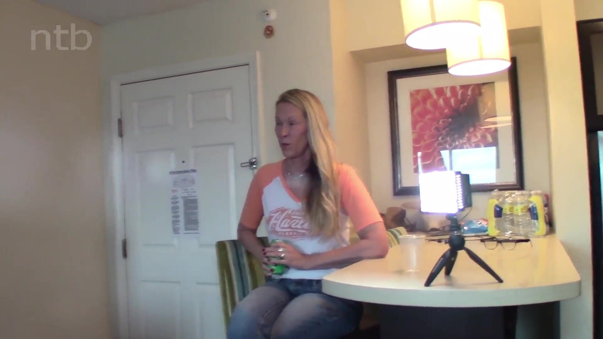 Booty blond white mom swallows huge bbc creampie after bareback fucking