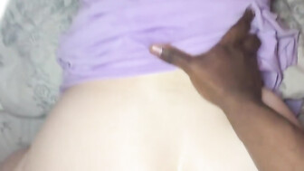 Big booty MILF creams on BBC