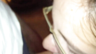 Schluckspecht wir komplett eingesaut und dippt zusätzlich schöne Portion Sperma weg