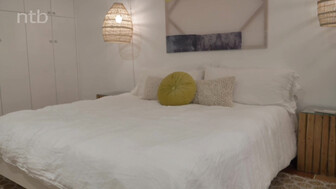 Booty cuckold white babe gets huge shot of bbc cum all over her booty ass