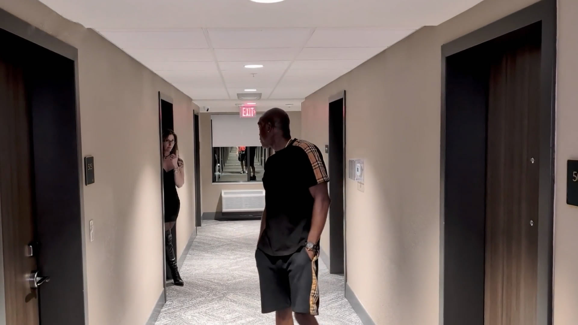 Amazing white MILF seduced a black guy in the hotel