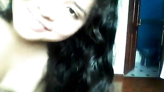 Latina sexy pone los cuernos a su esposo