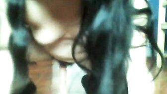 Latina sexy pone los cuernos a su esposo