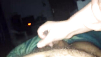 Batendo uma punheta para o marido