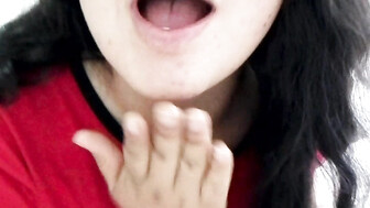 Esposa infiel preparandose para tener sexo con el amante