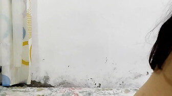 Esposa infiel preparandose para tener sexo con el amante