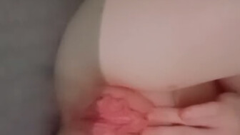 18 year old gf plays with her pussy in bathtub