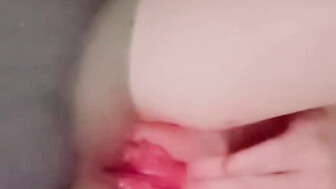 18 year old gf plays with her pussy in bathtub