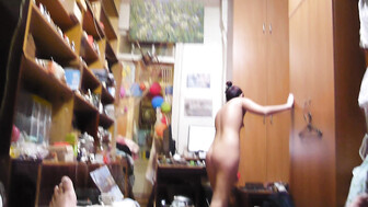 My wife is a slut, she tells me how she was fucked and then feeds me a banana from he