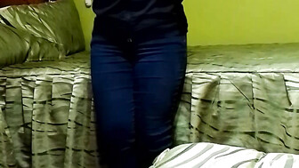 Universitaria con coño peludo experta haciendo el amor