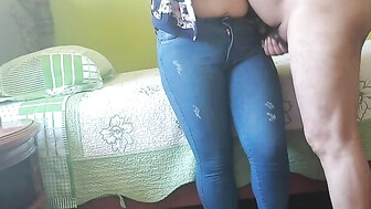 Profesora con coño peludo follando y mamando polla