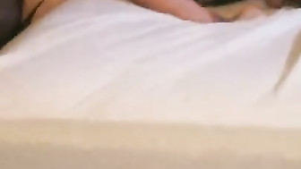 Amateur PAWG in glasses screams