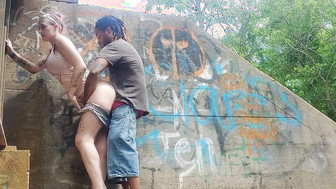 MILF fucked by Black Guy Outdoor